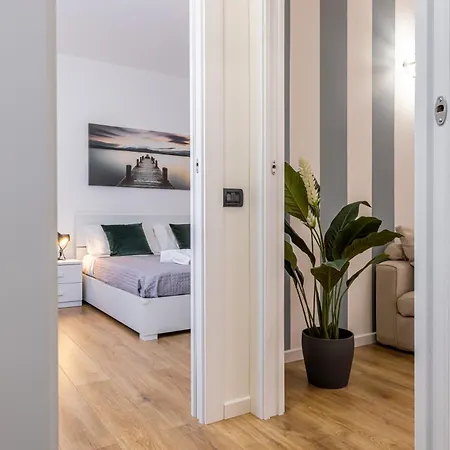 - Luxury E Centro A 3' Design&netflix Apartamento Lecco