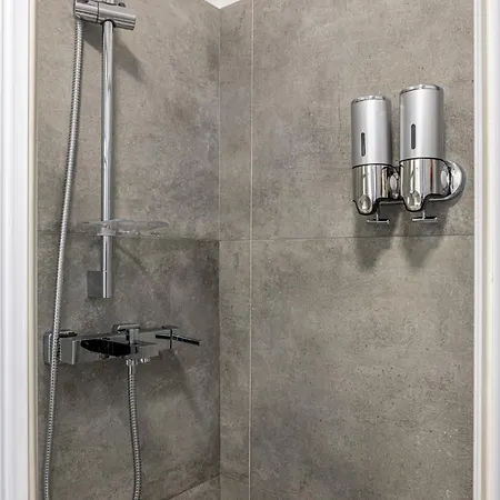 - Luxury E Centro A 3' Design&netflix Apartamento Lecco