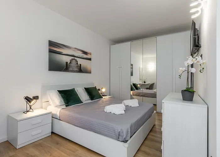 - Luxury E Centro A 3' Design & Netflix Lägenhet *