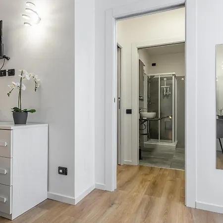 - Luxury E Centro A 3' Design & Netflix Appartement