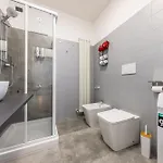 - Luxury E Centro A 3' Design & Netflix